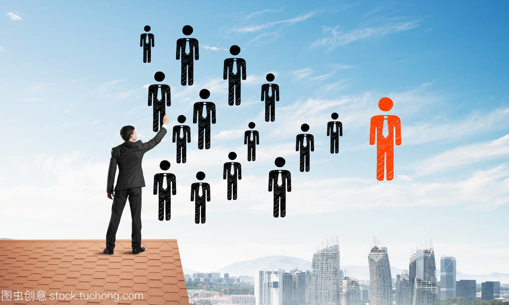 屋顶上的远见 年轻商人如何构建高效人力资源体系